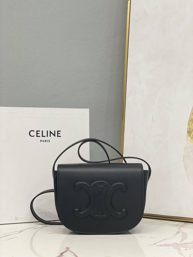 正品级 celine 22S新品 全新cuir Triomphe系列 folco Cuir Triomphe 手袋 醒目triomphe标识点睛folco包型新