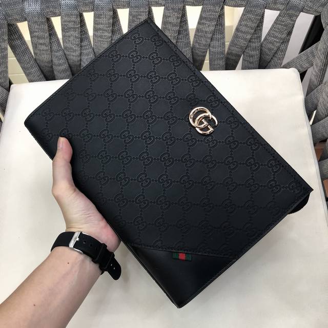 Gucci 古奇 手包g家最新夹款包容量大 古奇gucci新手款包 原版品质 做工完美 又一款超爆来款袭 摆脱以经往典设计 足以吸人引的眼球古琦属专里布 款号