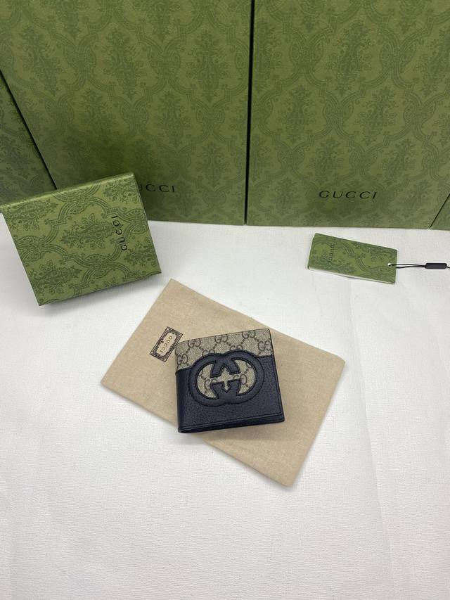 配绿盒包装 自20世纪60年代问世至今 标志性互扣式双g标识一直是gucci各个系列不可或缺的设计元素 该标识源自品牌创始人guccio Gucci先生的姓名首