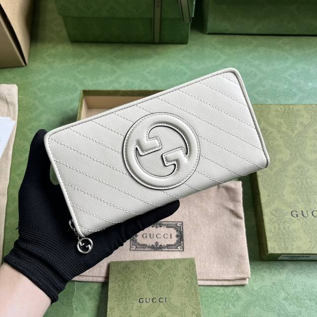 配全套原厂绿盒包装 Gucci Blondie系列全拉链钱包 Gucci Blondie系列以品牌颇为大胆的一款图案搭配同色调皮革设计 处处散发着含蓄内敛的气息