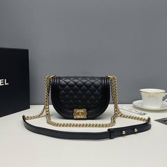 Chanel 3350 原单质量 经典之作 华丽与气质的前沿 是你意想不到的尊贵 皮种:原单进口球纹牛皮 五金:原版五金配制尺寸: 18X12.5X6Cm
