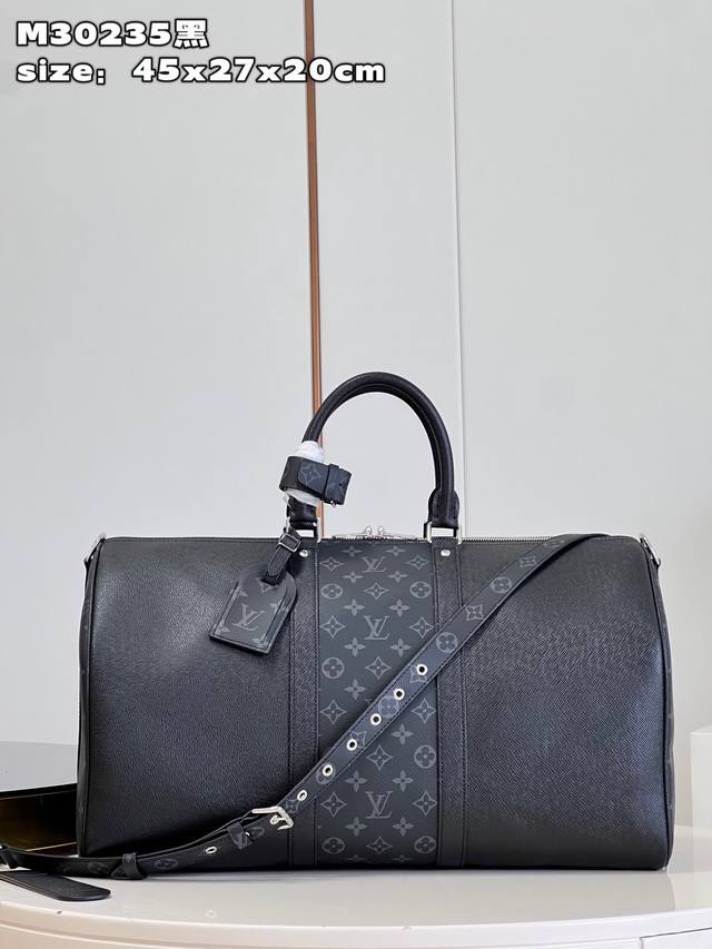 独家实拍 M30235黑 Keepall 45旅行袋 质地柔软 风格优雅的原创keepall旅行袋 十字纹配花料旅行袋标志性taiga皮革材质 时尚而实用的周末