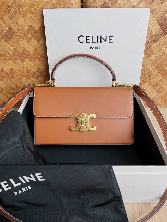 调价 Celine 2022早秋手提box 小硬箱重复经典复古 不再小巧可爱 容量的上升方正廓形洒脱英气 满满拉长档次 老花款 复古而别致 全皮款 质感增效 优