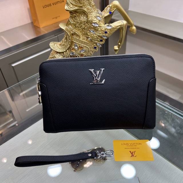 Louis Vuitton 路易威登 高级定制 男士手包系列 顶级进口牛皮制作 配密码锁 双拉设计 资深裁缝 立体剪裁完美版型 上手效果极佳 设计理念独特 献给