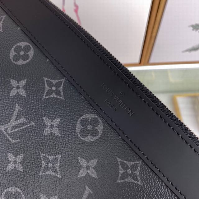 Louis Vuitton 顶级原单 独家背景 M62291黑花 尺寸:36.0X 25.0X 2.0 Cm 此款由柔软monogram Eclipse帆布裁制