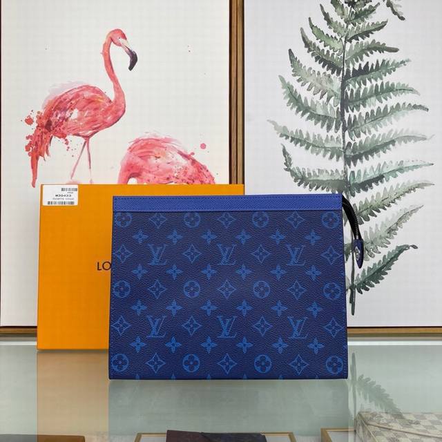 Louis Vuitton 顶级原单 独家背景 M30423 尺寸:27.0X 21.0X 3.0 Cm Tagarama 系列推出特别款 Pochette V