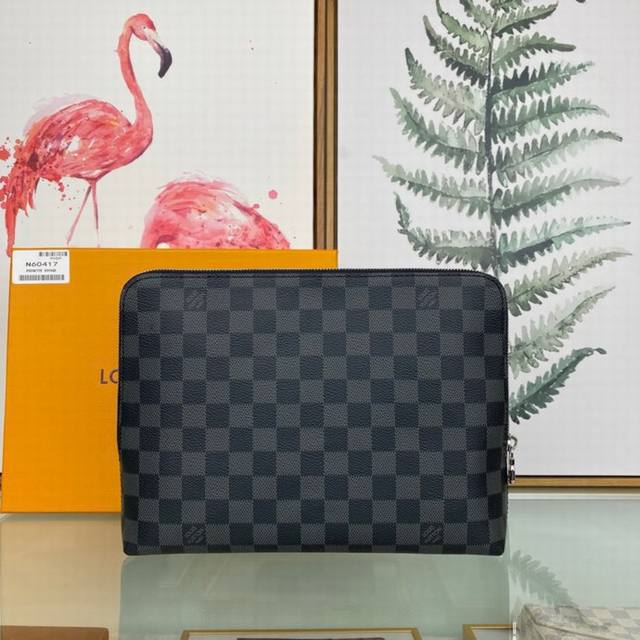 Louis Vuitton 顶级原单 独家背景n60417黑格 尺寸:21 X 27 X 5 厘米 New Pouch 手拿包取材 Damier Graphit