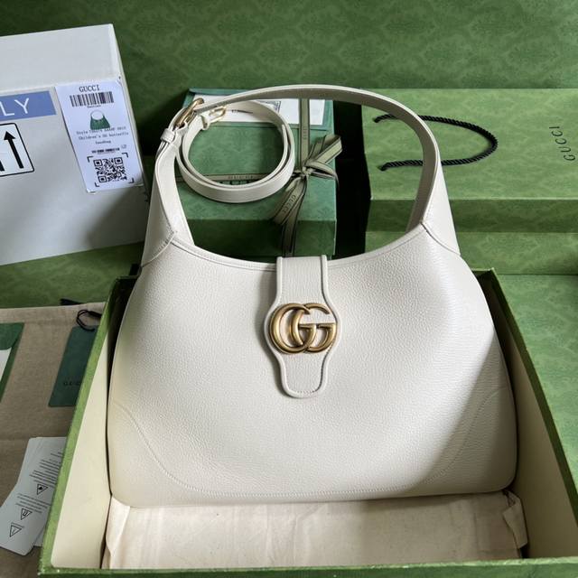 配全套原厂绿盒包装 Gg古驰创星说 Gucci Cosmogonie 系列在意大利历史悠久的蒙特城堡亮相 秀场上 不同时代 不同地理位置的美学元素交相辉映 将过