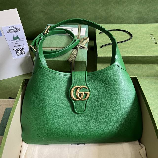 配全套原厂绿盒包装 Gg古驰创星说 Gucci Cosmogonie 系列在意大利历史悠久的蒙特城堡亮相 秀场上 不同时代 不同地理位置的美学元素交相辉映 将过