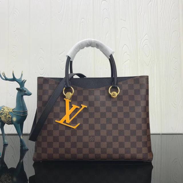 Lv Riverside 手袋m40052 M40050此款时尚雅致的lv Riverside手袋采用damier Ebene格纹帆布面料 拥有丰富的细节设计