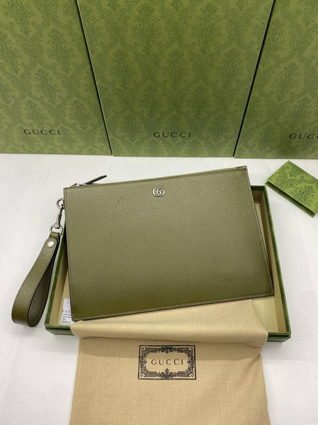 配绿盒包装 Gg Marmont系列手拿包 Gucci持续更新配色 添加更精致的色调 在全新配色与组合中 品牌运用现代视角 重新诠释经典gg Marmont系列
