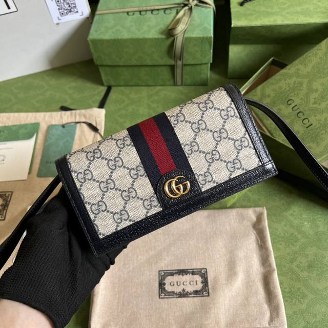 配全套原厂绿盒包装 Ophidia系列gg迷你手袋 这款迷你手袋将条纹织带和gg标识这两种标志性图案结合 这种经典搭配表现了对gucci品牌本源的致敬 Gg标识