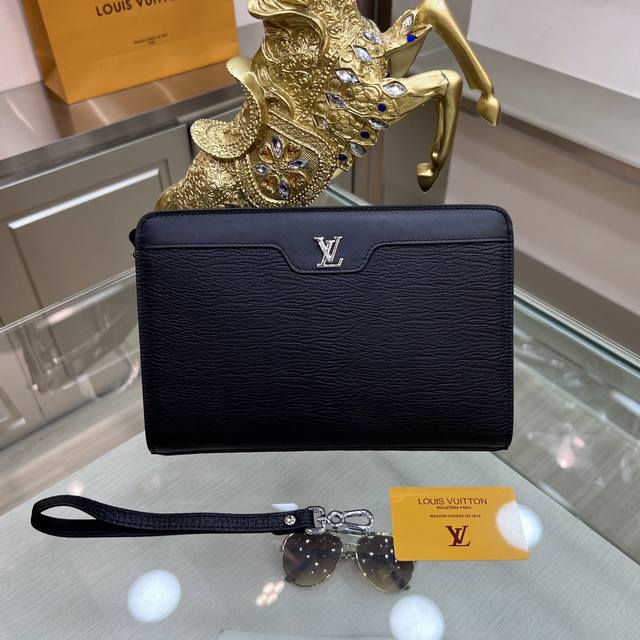 Louis Vuitton 路易威登 高级定制 男士手包系列 进口牛皮配密码锁 资深裁缝 立体剪裁完美版型 上手效果极佳 设计理念独特 献给绅士的你 实物拍摄