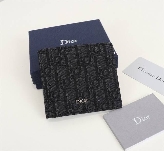 Dior 男士短款钱夹 黑色提花布 Dior Oblique 搭配黑色头层牛皮 内置八卡位两隔层非常实用款号bbh027尺寸11. 9.5Cm