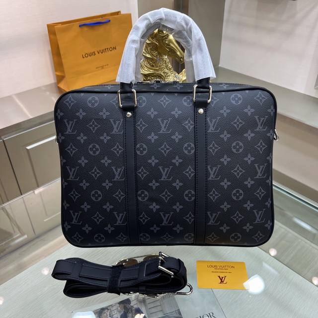 Louis Vuitton 路易威登 M41478 黑花公文包独家实拍 粗犷的damier Graphite格纹帆布赋予此款porte-Documents Vo