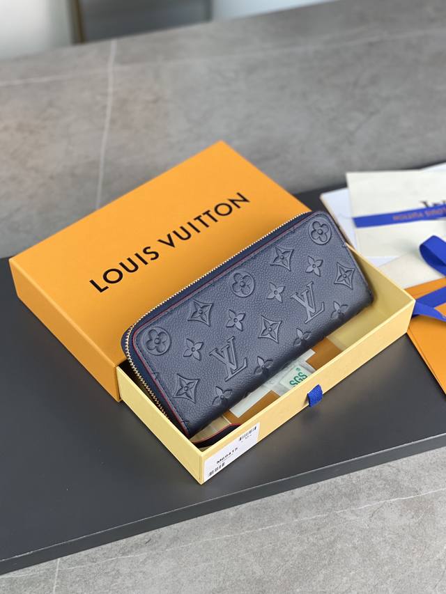 M69415 蓝色 Louis Vuitton Sarah钱夹外部采用精心压纹的 Monogram Empreinte 皮革 内部设计巧妙 拥有众多口袋和信用卡