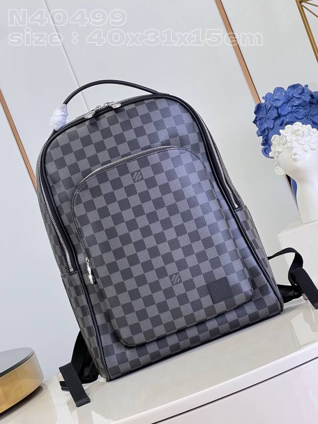 独家实拍 N40499黑格 Avenue 双肩包取材 Damier Graphite 涂层帆布 以简明线条传递儒雅风范 拉链前袋方便取放随行所需 后部设有衬垫隔