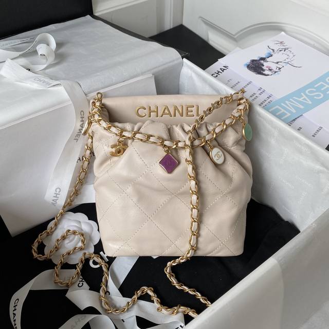 Chane123P迷你购物袋as3793 这一季最惊喜的一款包 太可爱啦 彩色宝石的链条很夏天哦size 17-16-7