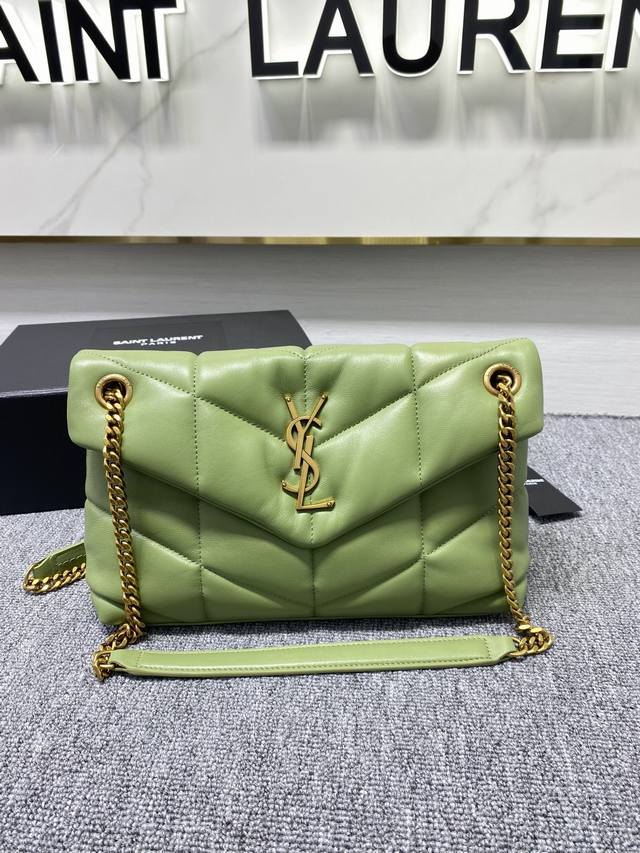 牛油果绿 Saint Laurent Paris圣罗兰新款 可双折后单肩 绗缝小羊皮包色拉丝金属饰件罗缎衬里 磁性四合扣封口一个拉链内袋尺寸29X17X11Cm