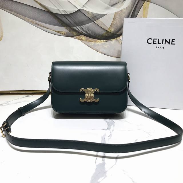 小号 Celine赛琳 新品凯旋包 Byhedi 新品系列triomphe 设计师hedi 上任后的 第二款新包 小号187366#采用进口牙签纹牛皮搭配内里羊