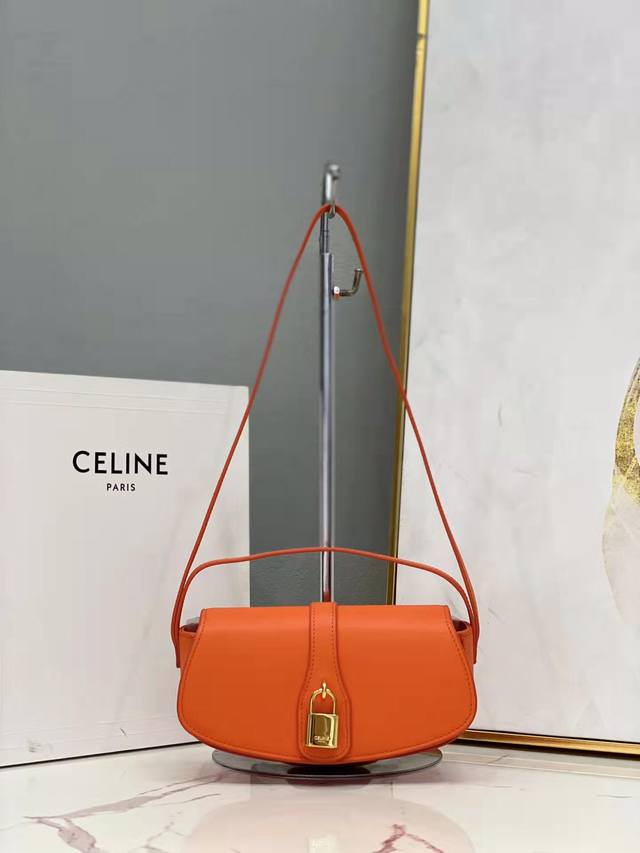 小号全皮 Celine赛琳 秋冬新品 Tabou Clutch 手提肩背都很 容量别小看 日常足够装 手机 粉饼 口红 手表 暴发户 可装3手机也是ok的ho