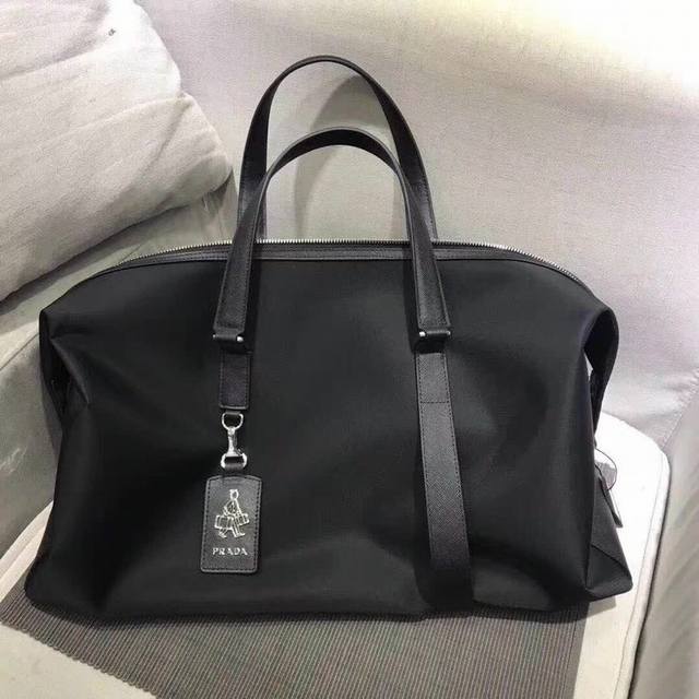 品牌名称 新款普拉达 Prada 产品规格 W43.5Xh33Xd13Cm 产品材质 进口降落伞布 产品详情 黑色 给力货 产品型号 0312-1