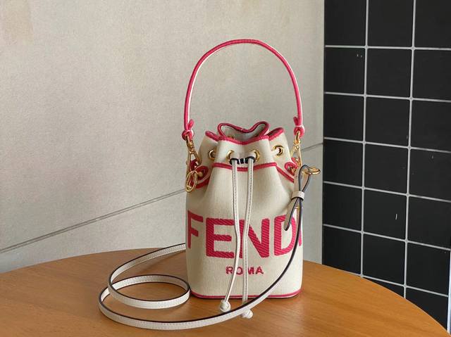 Fend1 # 新款mon Tresor Bag 帆布水桶包水桶包 复古时髦 包包自重很轻 容量又很足 可可爱爱的小尺寸复古中又带着俏皮 简直绝了 010 B7