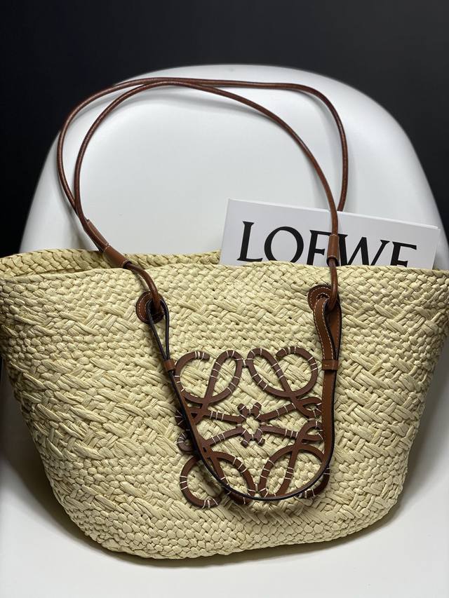 原厂皮 Loewe 型号008 大号尺寸 袋口长46-高27底长30 伊拉卡棕榈纤维和牛皮革 Anagram Basket 手袋 颜色: 原色 棕褐色 一个传统