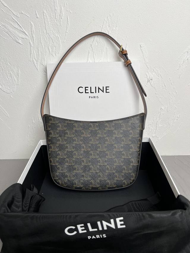 正品级 Celine 23S春夏 Croque中号亮泽牛皮革手袋 本季全新推出的产品 拥有简约的设计 是对celine单肩包产品的补充 纤巧的硬结构造型和短肩背