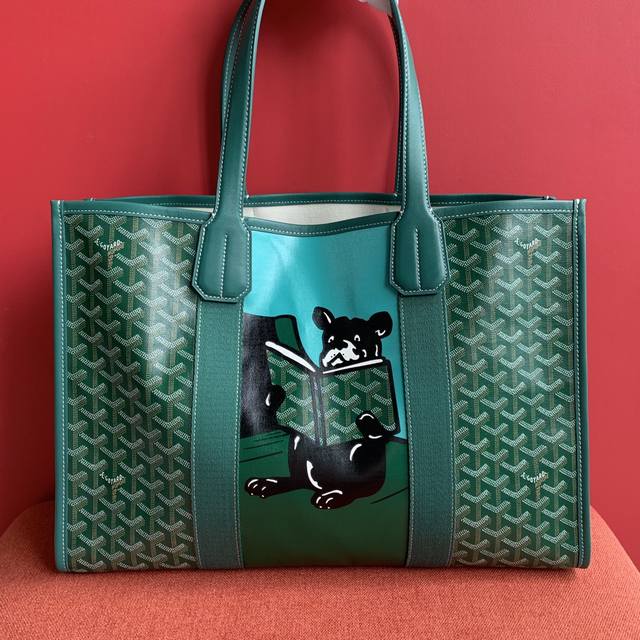 Goyard戈雅 新品丝印法斗手拎包购物袋 全新推出villette托特包 限量涂鸦款 这系列的特点是包身上带有专注阅读的斗牛犬图案 这一包型容量太优秀了 巨能