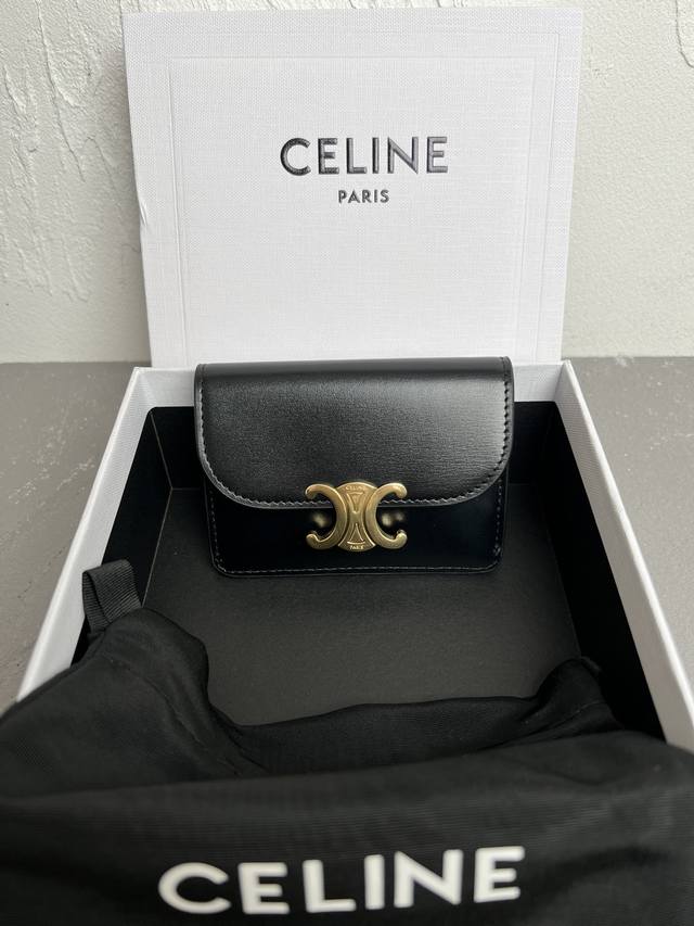 Celine最新款triomphe牛皮翻盖卡包 金色饰面 按扣开合 款号:101583 尺寸:10 5*7Cm