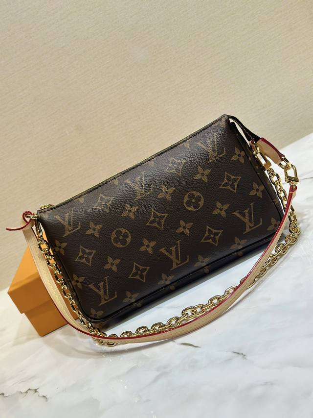 M82766老花新版本 麻将包系列 Pochette Accessoires 手袋 本款 Pochette Accessoires 手袋采用monogram 帆