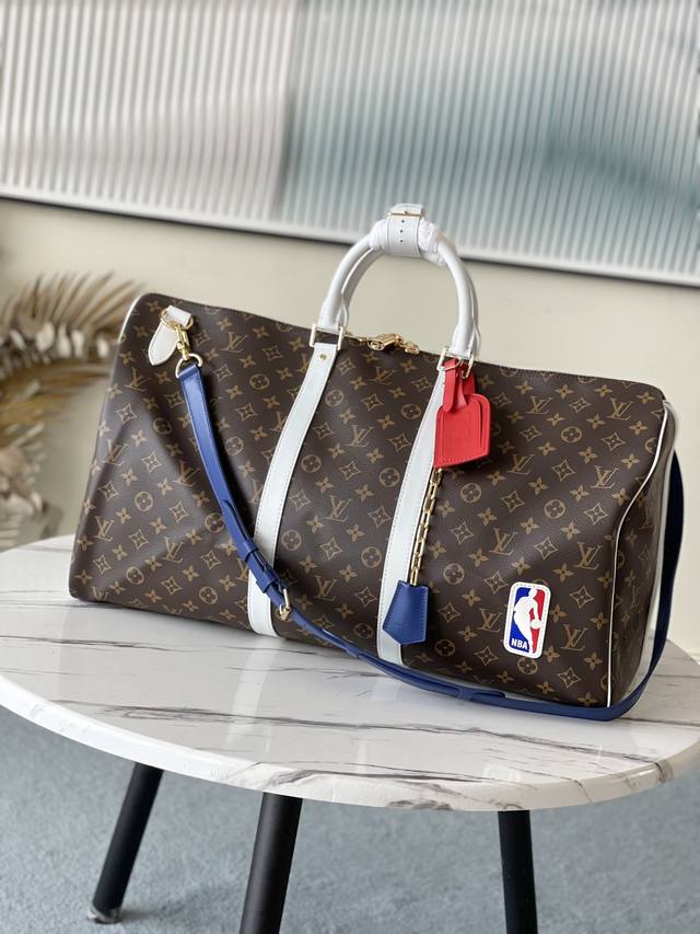 顶级原厂 M 87 Virgil Abloh 将 Basketball Keepall 55 旅行袋由品牌档案引向篮球赛场 为经典设计渲染 Nba 标志色彩及线