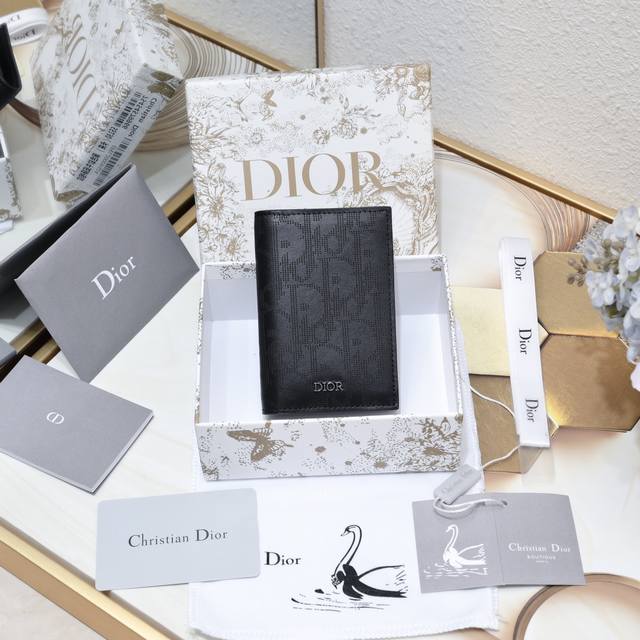 专柜正品有售 顶级原单质量 配图片盒子 迪奥 Dior顶级原厂牛皮男士新款双折卡夹 采用灰色oblique Galaxy印花效果皮革精心制作 镂空的光滑牛皮革搭