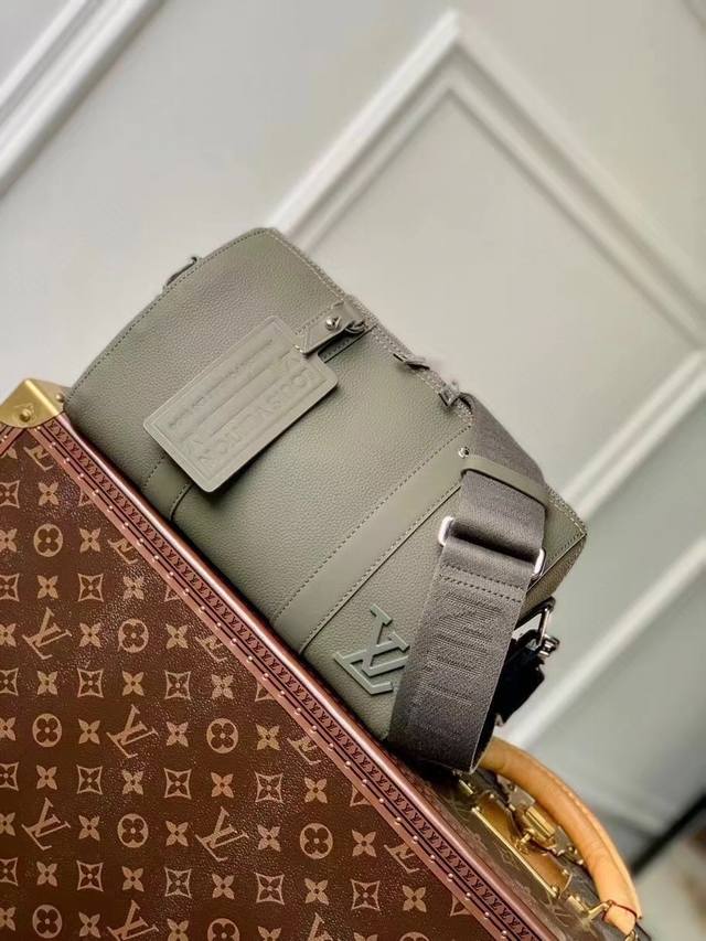 全皮 顶级原单 M21437本款 City Keepall 手袋于 2021 秋季绽放新古典主义风尚 Aerogram 细粒面小牛皮革如传统航空信笺般柔软 金属