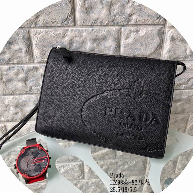 Prada Ddd 经典品牌大唛 柔软原生态荔枝纹牛皮 最实用的收纳版型 最适合上手的尺寸 98803压花 Ddd 25 5 18 5 5 Ddd
