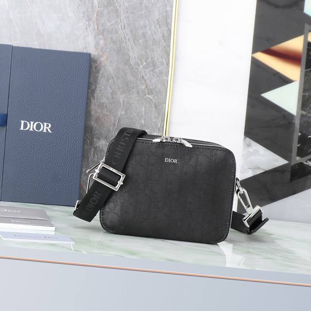 内置感应芯片 Ddd 专柜正品有售 顶级原单质量 Ddd Dior迪奥男士oblique 图案手拿包 斜挎包 配专柜正品盒子 Ddd 型号 2Obbc119Ys