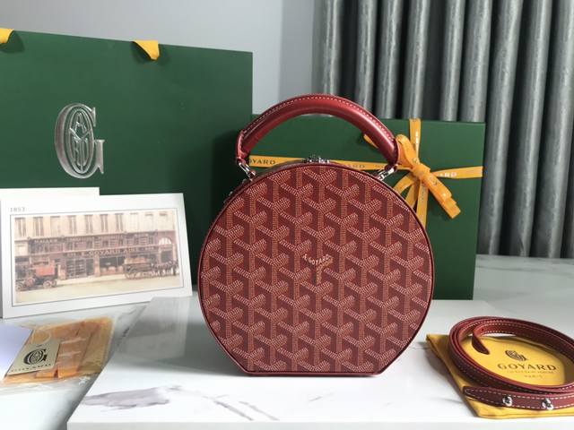 Goyard戈雅 新品goyard Alto 圆盒包 也是个帽盒包 Alto 包是极具代表性的经典帽盒包且结合了goyard箱具制作工艺的精髓 白杨木质框架 圆