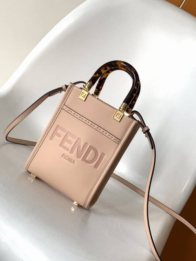 Fendi Mini Sunshine Shopper 手提包 Ddd 饰有烫印fend Roma字样和玳瑁色提手 配备带衬里内部隔层采用两个提手和可调节可拆式