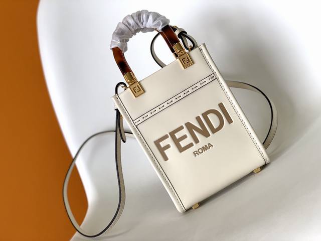 Fendi Mini Sunshine Shopper 手提包 Ddd 饰有烫印fend Roma字样和玳瑁色提手 配备带衬里内部隔层采用两个提手和可调节可拆式 - 点击图像关闭