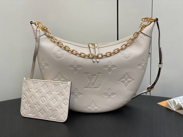 原单精品 M46725 M46739米白全皮 月亮包系列 本款 Loop Hobo 手袋选用柔软 Monogram Empreinte 牛皮革塑造贴合身形的潮流