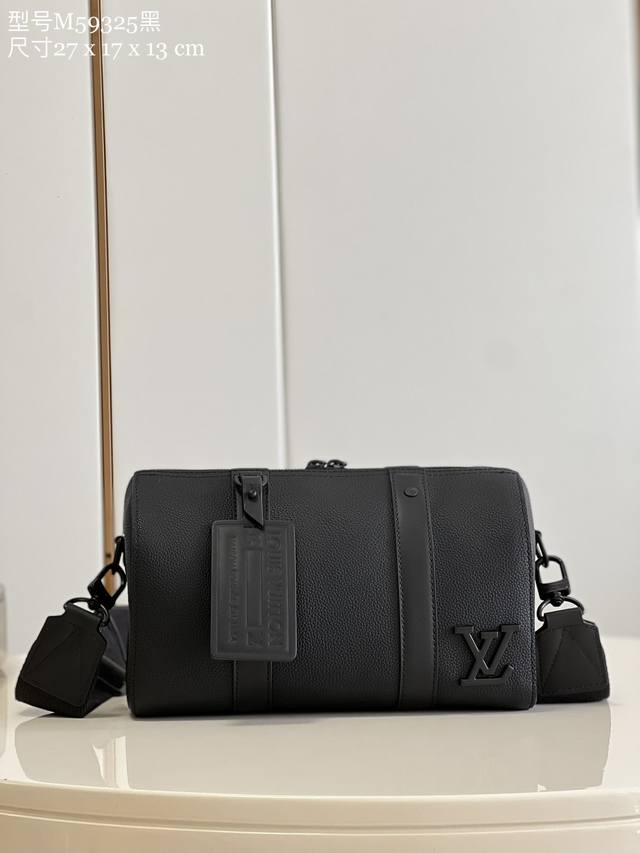 顶级原单 独家实拍 M59325黑 本款 City Keepall 手袋选取 Lv Aerogram 牛皮革 以细腻纹理彰显俊朗格调 金属 Lv 标识 皮革牌和