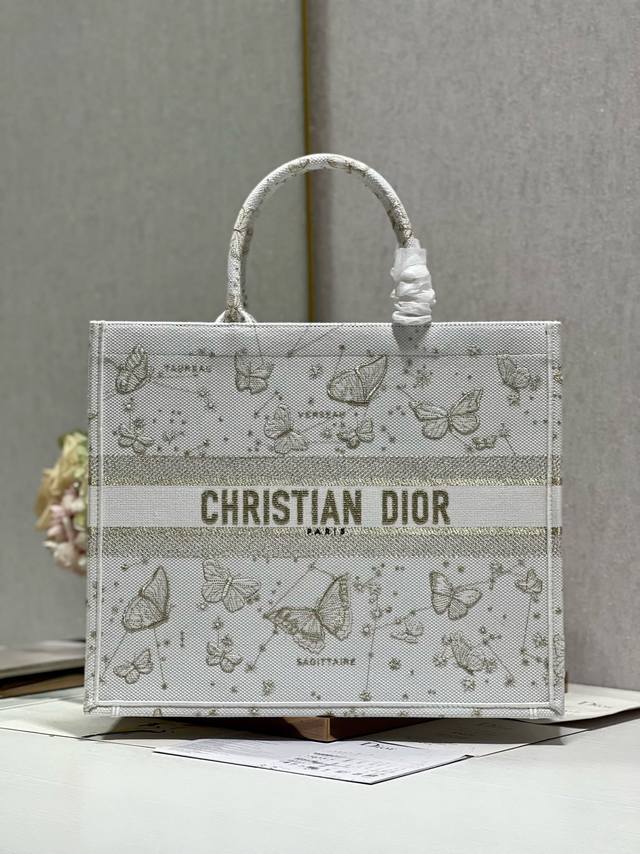 正品级 高版本 金蝴蝶 大号 Dior Book Tote 购物袋 这款book Tote手袋灵感来自女装创意总监玛丽亚 嘉茜娅 蔻丽 Maria Grazia