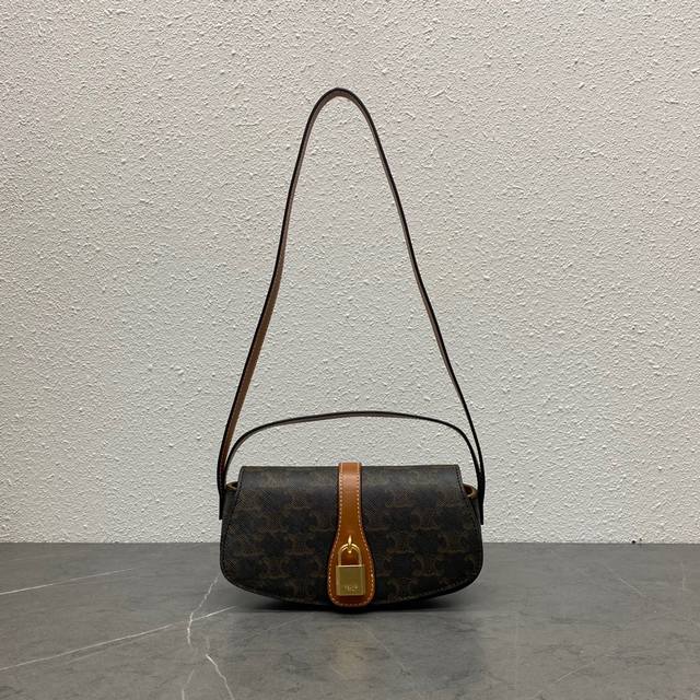 正品级 Celine Tabou Clutch 2021秋冬单品 手提肩背都很 容量别小看 日常足够装 手机 粉饼 口红 手表 暴发户 可单放3手机也是ok的h - 点击图像关闭