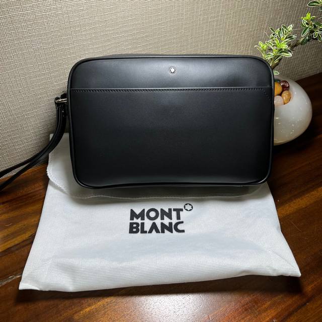 Montblanc 大班都市现代活力男士ultra Slim手夹包原单 型号 U103399#2692809 材质 头层牛皮 原版皮 尺寸 25*16*6 包款