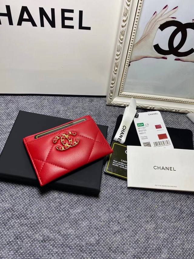 Chanel 19K非常重磅的标志性第一系列 超大菱格纹 穿链cc扣 原版羊皮 卡包型号a 尺寸11.3*7.7*0.7