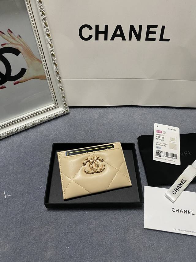 Chanel 19K非常重磅的标志性第一系列 超大菱格纹 穿链cc扣 原版羊皮 卡包型号a 尺寸11.3*7.7*0.7