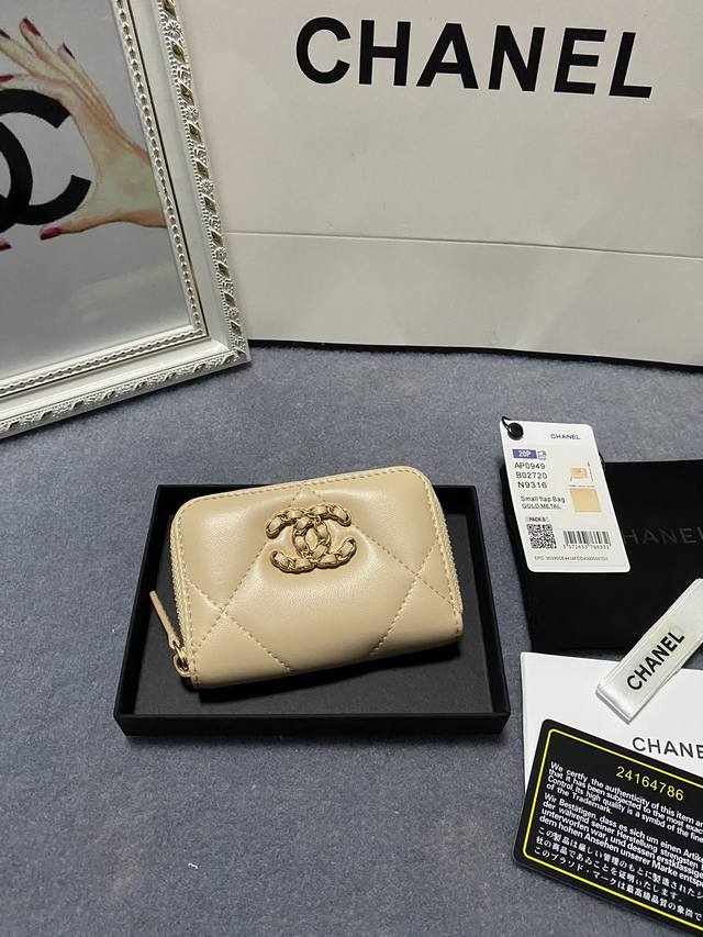 Chanel 19K非常重磅的标志性第一系列 超大菱格纹 穿链cc扣 原版羊皮 卡包型号ap979 尺寸11*7.5*2.5