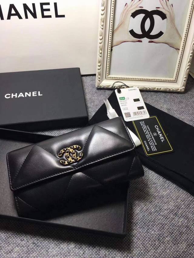 Chanel 19K非常重磅的标志性第一系列 超大菱格纹 穿链cc扣 原版羊皮 型号p985尺寸19Cm