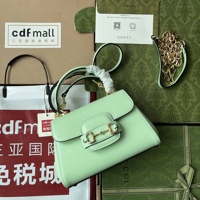 原厂皮配 Cdfmall三亚免税店手提袋 简介 1955全新时装系列用色彩讲述动人的故事 Supreme是品牌的一款代表性面料 其灵感源自30年代的典藏设计 经